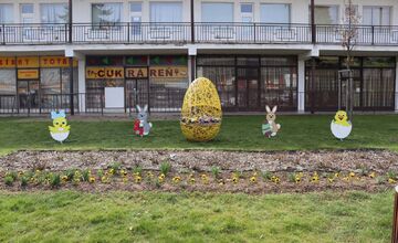 FOTO: Mestá a obce v Prešovskom kraji žiaria veľkonočnou výzdobou