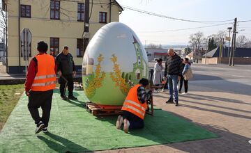 FOTO: Mestá a obce v Prešovskom kraji žiaria veľkonočnou výzdobou
