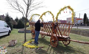 FOTO: Mestá a obce v Prešovskom kraji žiaria veľkonočnou výzdobou