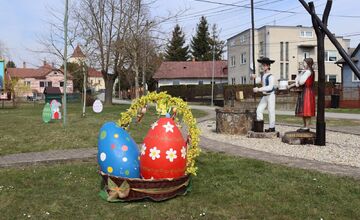 FOTO: Mestá a obce v Prešovskom kraji žiaria veľkonočnou výzdobou
