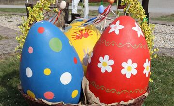 FOTO: Mestá a obce v Prešovskom kraji žiaria veľkonočnou výzdobou