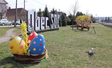 FOTO: Mestá a obce v Prešovskom kraji žiaria veľkonočnou výzdobou