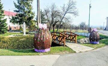 FOTO: Mestá a obce v Prešovskom kraji žiaria veľkonočnou výzdobou