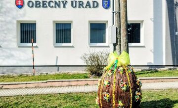 FOTO: Mestá a obce v Prešovskom kraji žiaria veľkonočnou výzdobou