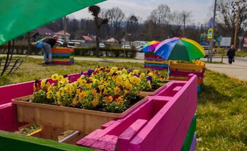 FOTO: Mestá a obce v Prešovskom kraji žiaria veľkonočnou výzdobou