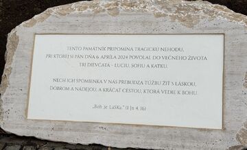 FOTO: V Spišskom Podhradí odhalili pamätník obetiam tragickej udalosti