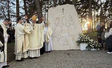 FOTO: V Spišskom Podhradí odhalili pamätník obetiam tragickej udalosti