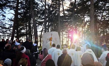 FOTO: V Spišskom Podhradí odhalili pamätník obetiam tragickej udalosti