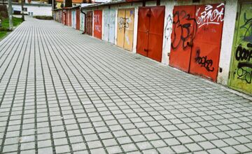 FOTO: Humenné mení garáže na mestskú zeleň, ďalšie projekty sú v hre