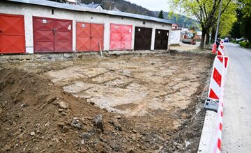 FOTO: Humenné mení garáže na mestskú zeleň, ďalšie projekty sú v hre