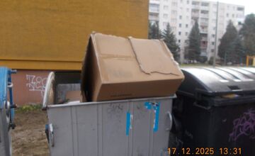 FOTO: V smetiakoch na prešovských sídliskách sa objavujú obrovské krabice