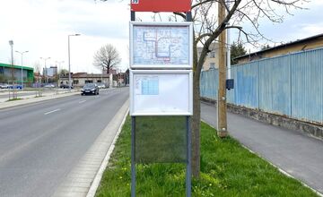 FOTO: Zastávky v Prešove čistia, pomaly miznú grafity aj nálepky