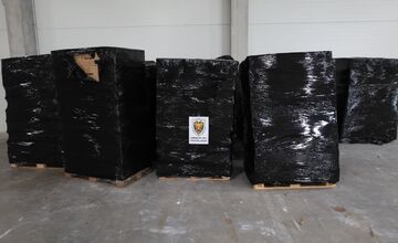 FOTO: V Levoči zaistili viac ako 6 ton materiálu určeného na výrobu tabaku