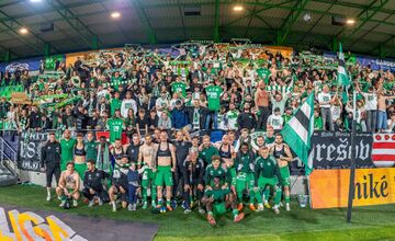 FOTO: Prešov zvládol derby o východ, počas zápasu proti Košiciam si pripomenuli legendu Ladislava Pavloviča