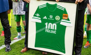 FOTO: Prešov zvládol derby o východ, počas zápasu proti Košiciam si pripomenuli legendu Ladislava Pavloviča