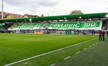 FOTO: Prešov zvládol derby o východ, počas zápasu proti Košiciam si pripomenuli legendu Ladislava Pavloviča
