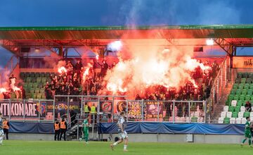 FOTO: Prešov zvládol derby o východ, počas zápasu proti Košiciam si pripomenuli legendu Ladislava Pavloviča