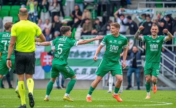 FOTO: Prešov zvládol derby o východ, počas zápasu proti Košiciam si pripomenuli legendu Ladislava Pavloviča