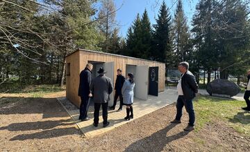 FOTO: Pri Belianskom rybníku pribudli toalety. Turisti aj cyklisti si polepšia