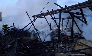 FOTO: Neďaleko Starej Ľubovne došlo k rozsiahlemu požiaru. Evakuovaných bolo 25 obyvateľov